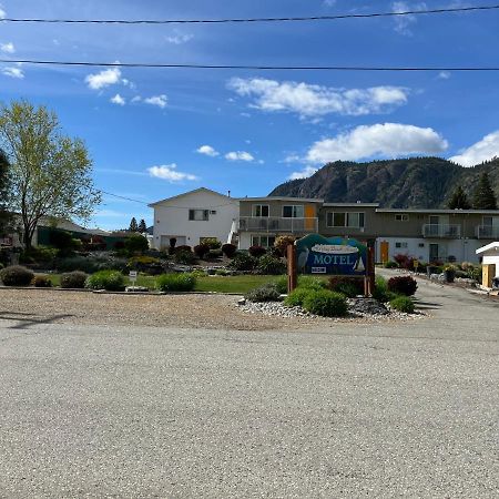 Holiday Beach Resort Motel Okanagan Falls Exterior foto