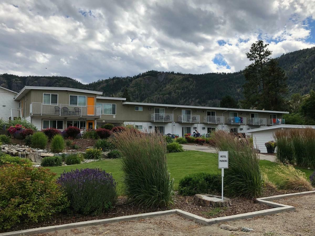 Holiday Beach Resort Motel Okanagan Falls Exterior foto