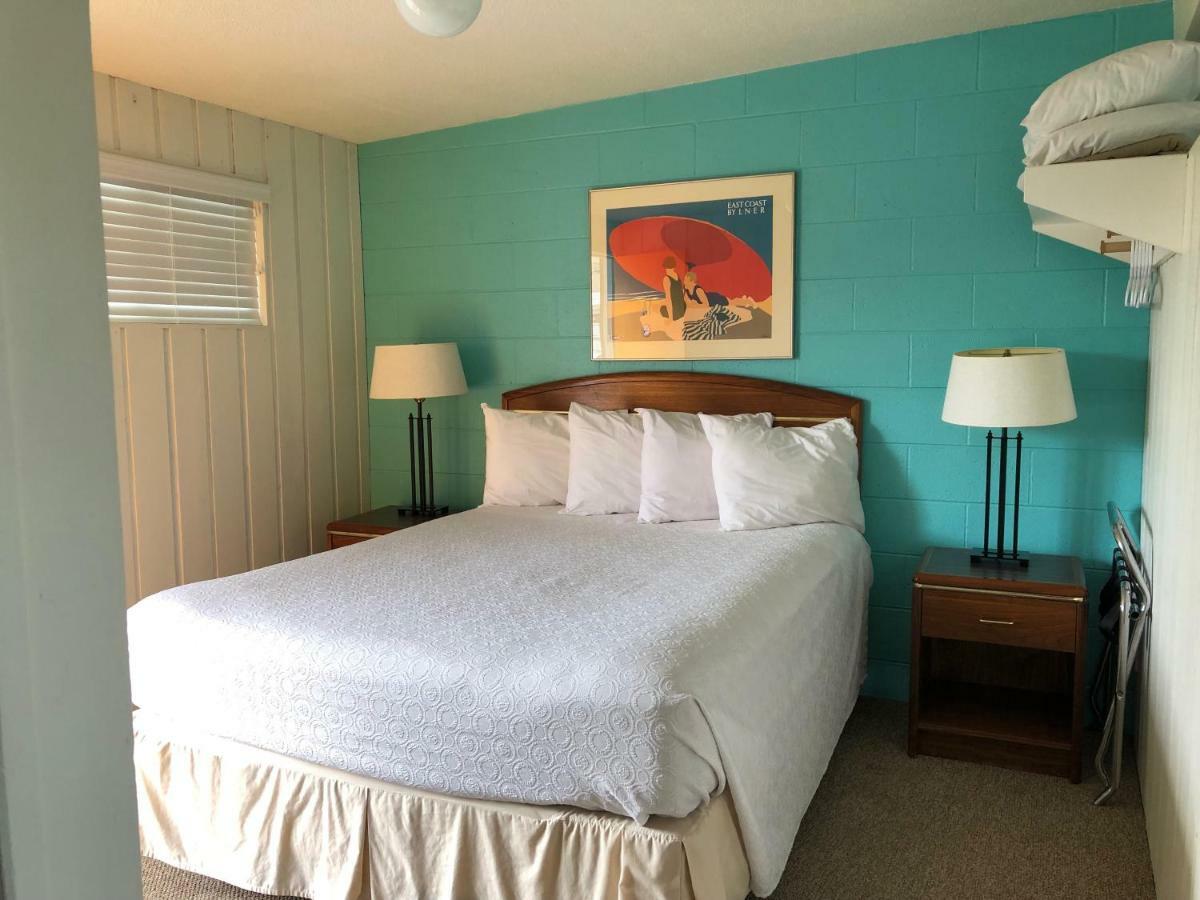Holiday Beach Resort Motel Okanagan Falls Exterior foto