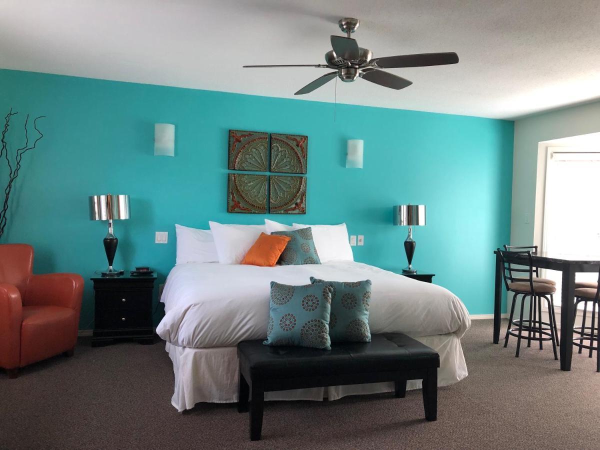 Holiday Beach Resort Motel Okanagan Falls Exterior foto