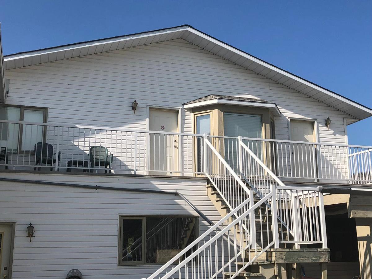Holiday Beach Resort Motel Okanagan Falls Exterior foto