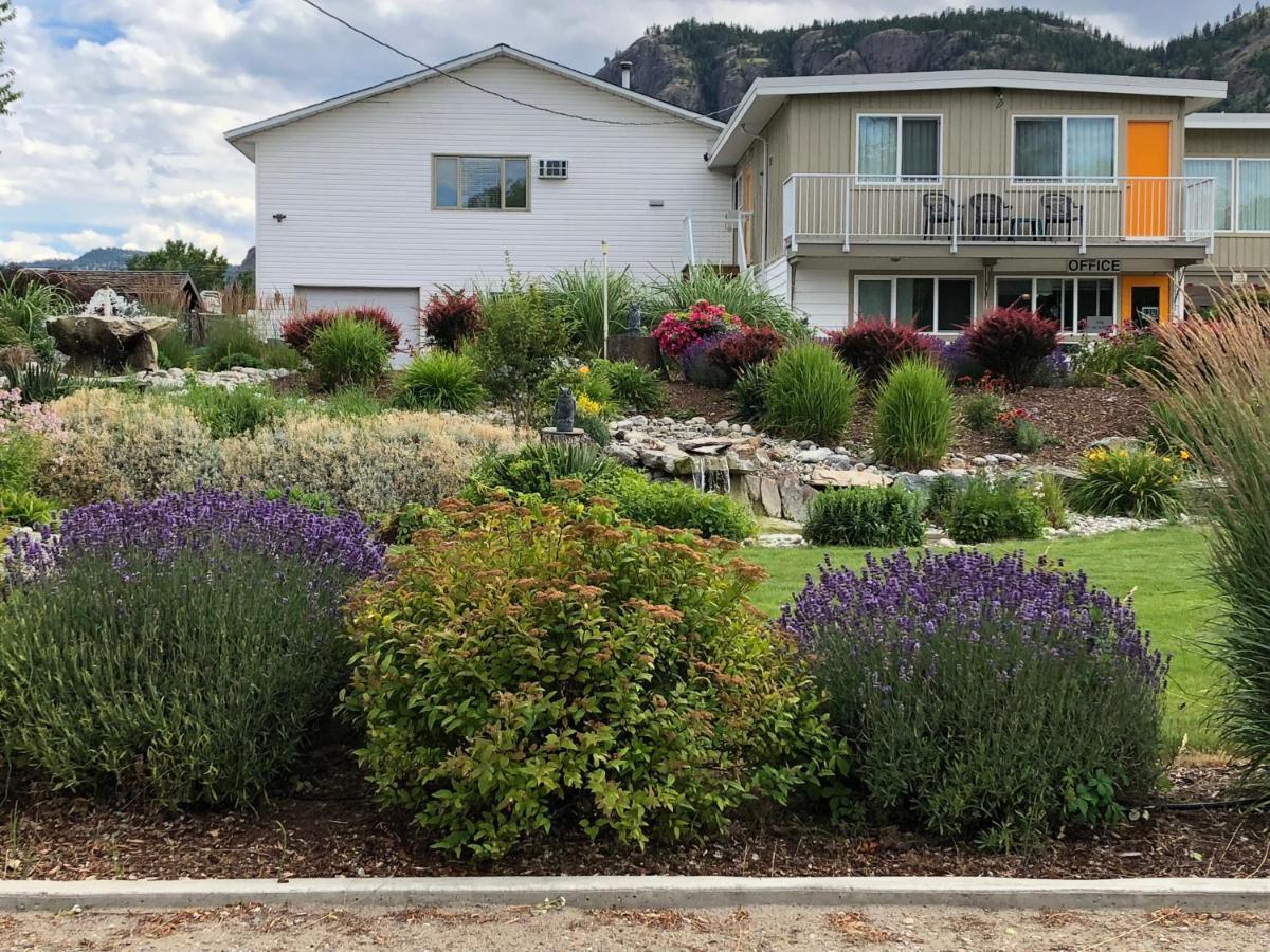 Holiday Beach Resort Motel Okanagan Falls Exterior foto